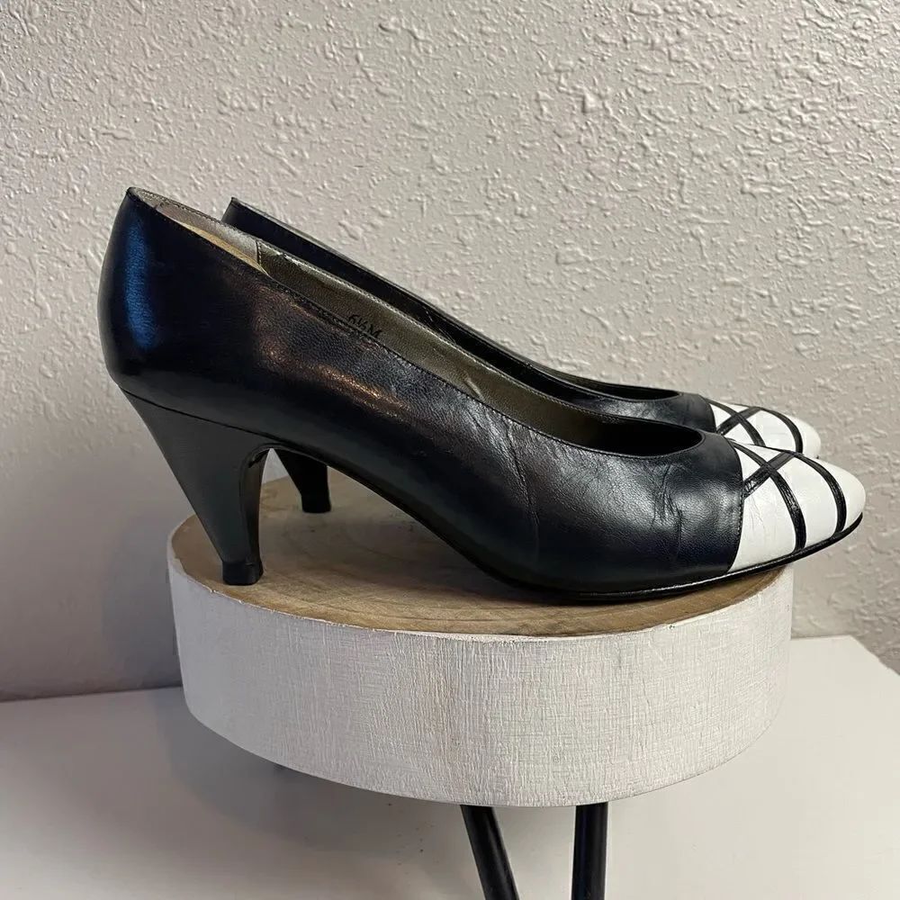 Van Eli East Black And White Leather Heels Size 6.5 M EUC - Picture 3 of 9
